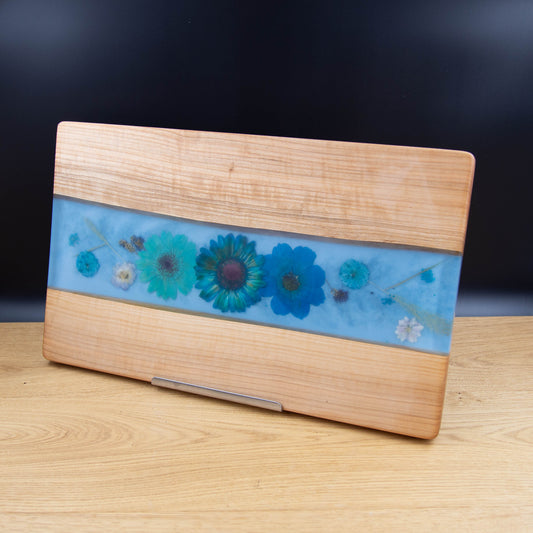 Servierbrett "Blütenmoment" – Kirschholz trifft Strohblumenmagie